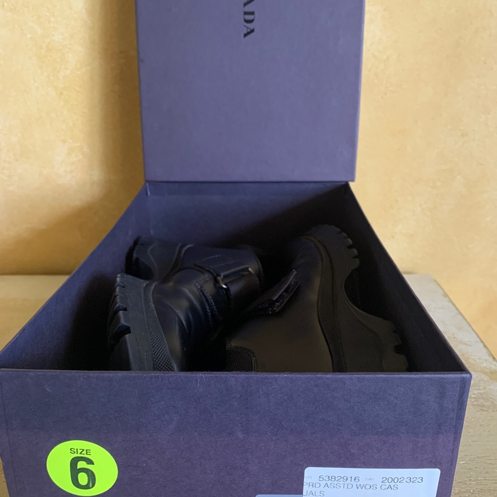 Prada Women Chunky Leather Sneaker (New $400!!!) - Picture 6 of 7